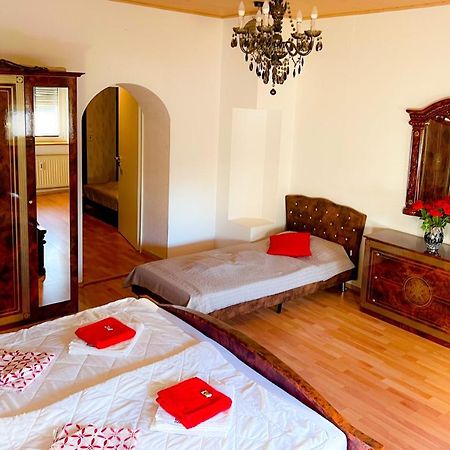 "Casa20200" 2 X Apartments Je 150Qm Fuer Business, Familien, Gruppen, Handwerker 15Min Von Berlin, Erdbeerhof, Outlet B5, 5Min Vom See Falkensee !! 2 Apartment Each 150Qm For Business , Families 15Min From Berlin!! Exteriér fotografie