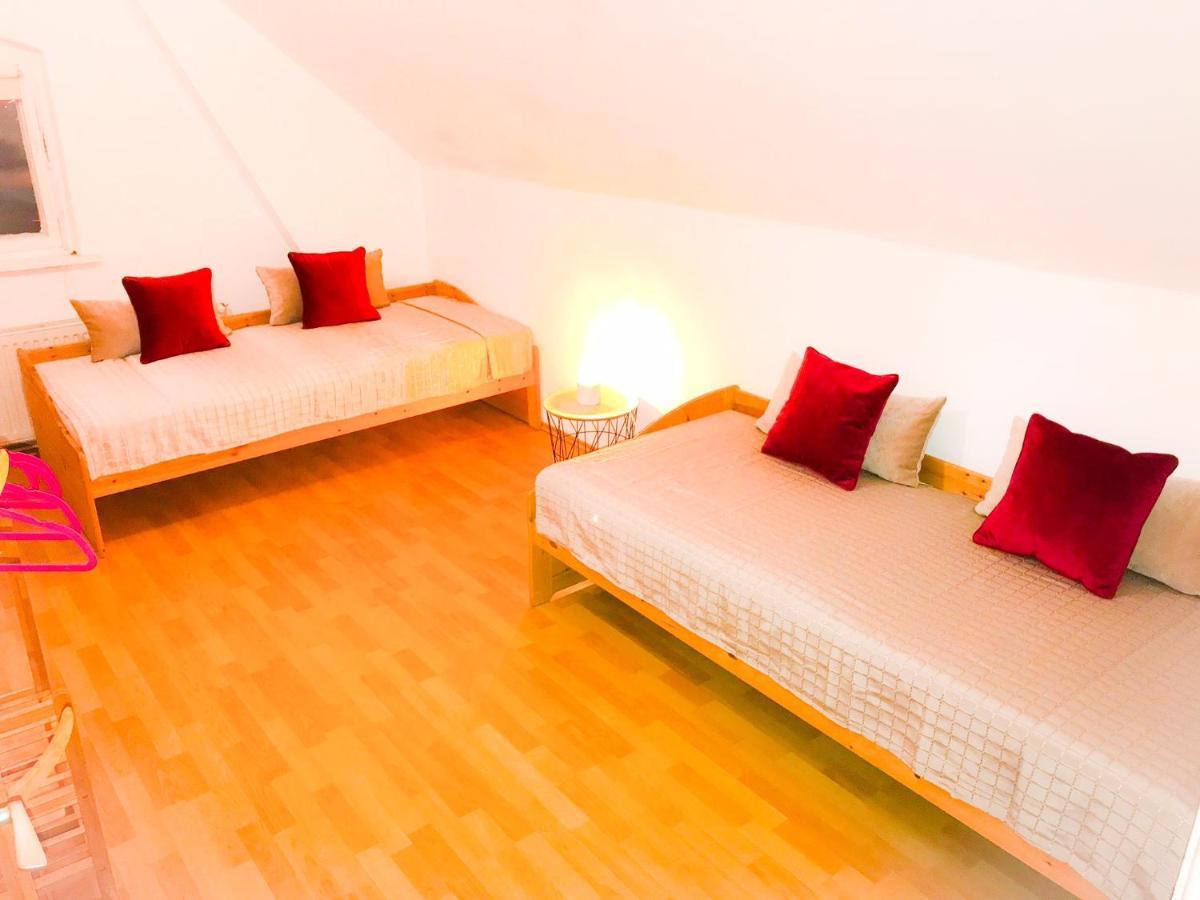 "Casa20200" 2 X Apartments Je 150Qm Fuer Business, Familien, Gruppen, Handwerker 15Min Von Berlin, Erdbeerhof, Outlet B5, 5Min Vom See Falkensee !! 2 Apartment Each 150Qm For Business , Families 15Min From Berlin!! Exteriér fotografie