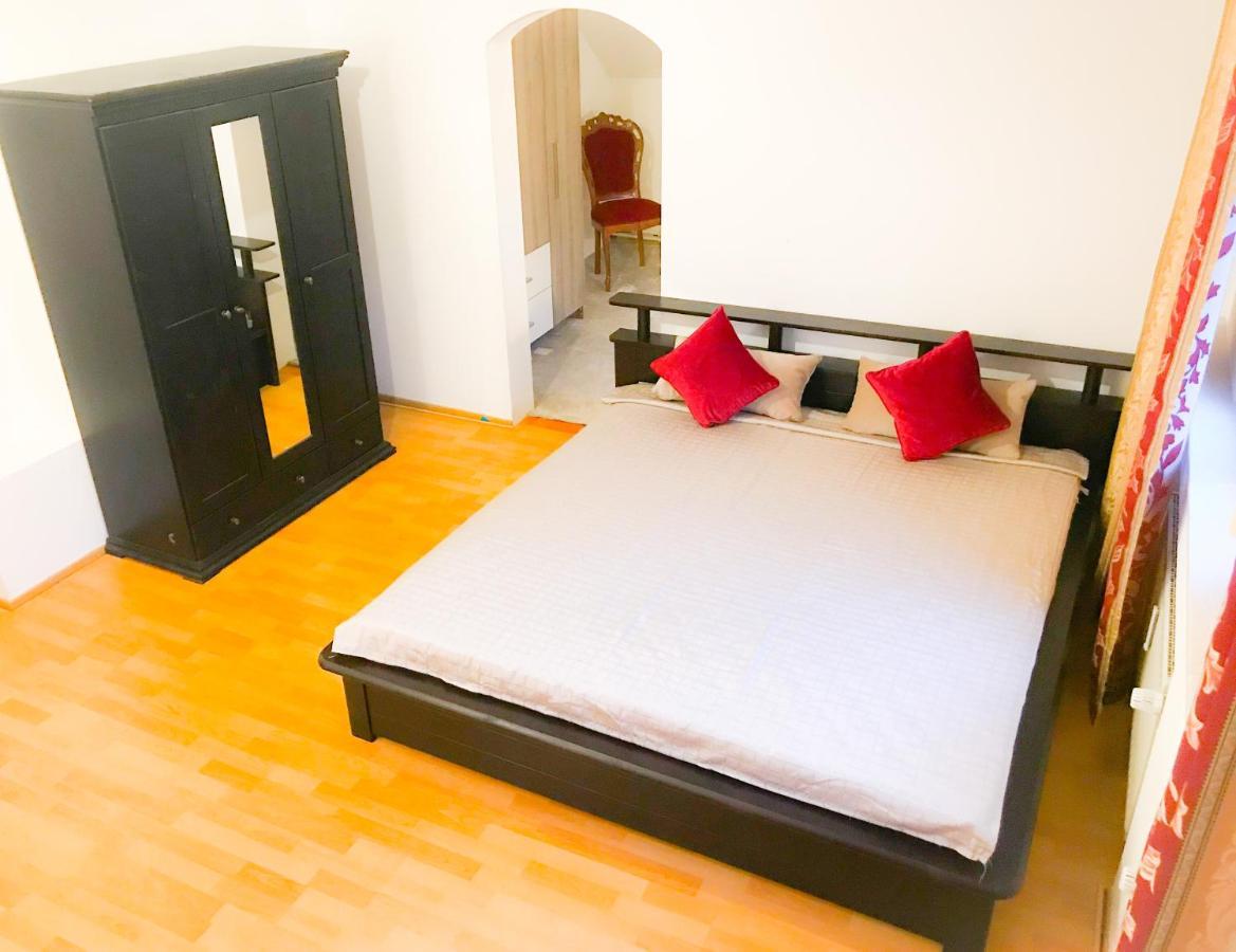 "Casa20200" 2 X Apartments Je 150Qm Fuer Business, Familien, Gruppen, Handwerker 15Min Von Berlin, Erdbeerhof, Outlet B5, 5Min Vom See Falkensee !! 2 Apartment Each 150Qm For Business , Families 15Min From Berlin!! Exteriér fotografie